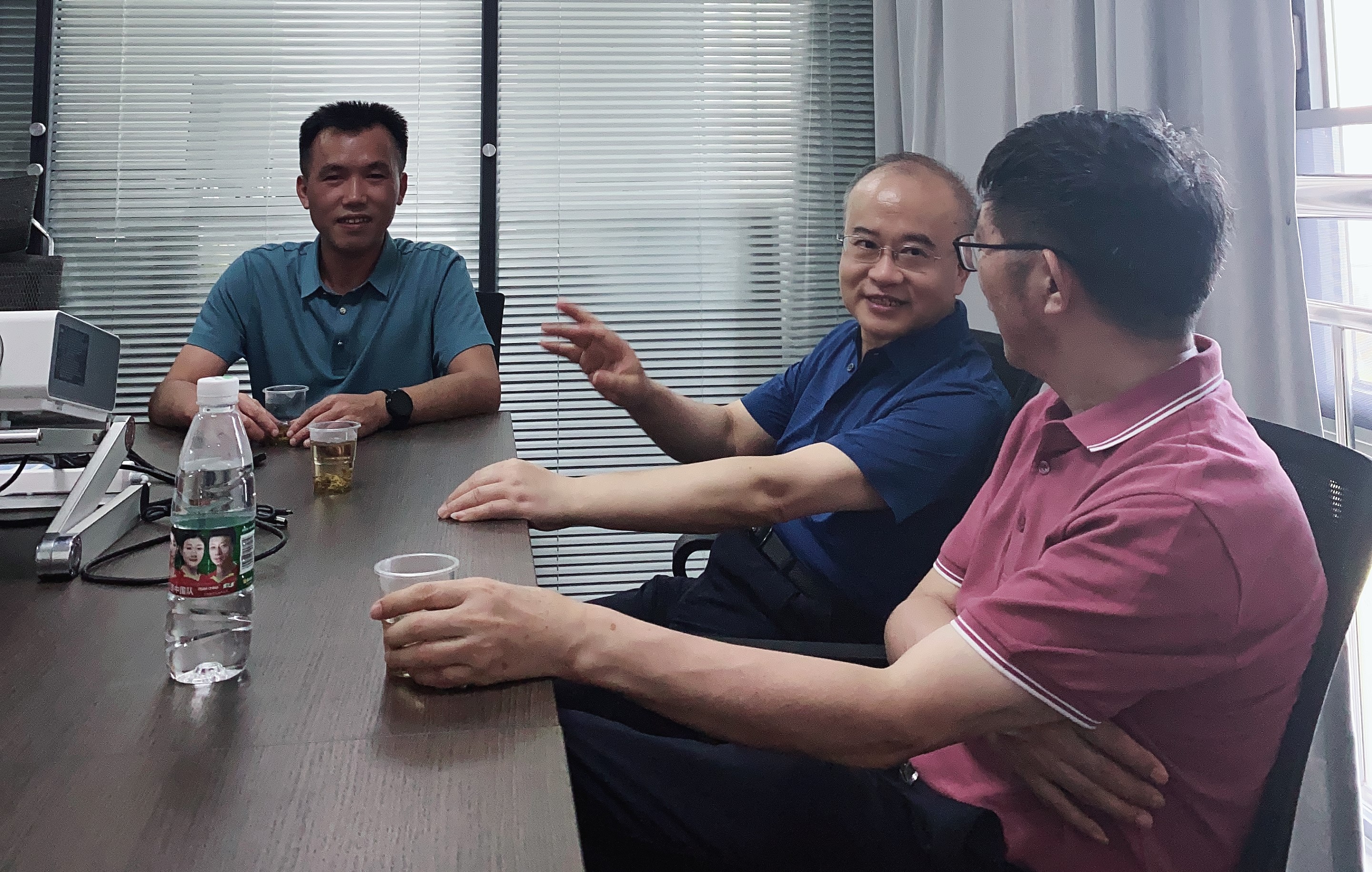 中南大学梁叔全教授、湖南第一师范学院彭小奇书记一行到访实验室交流-先进碳基功能材料湖南省重点实验室